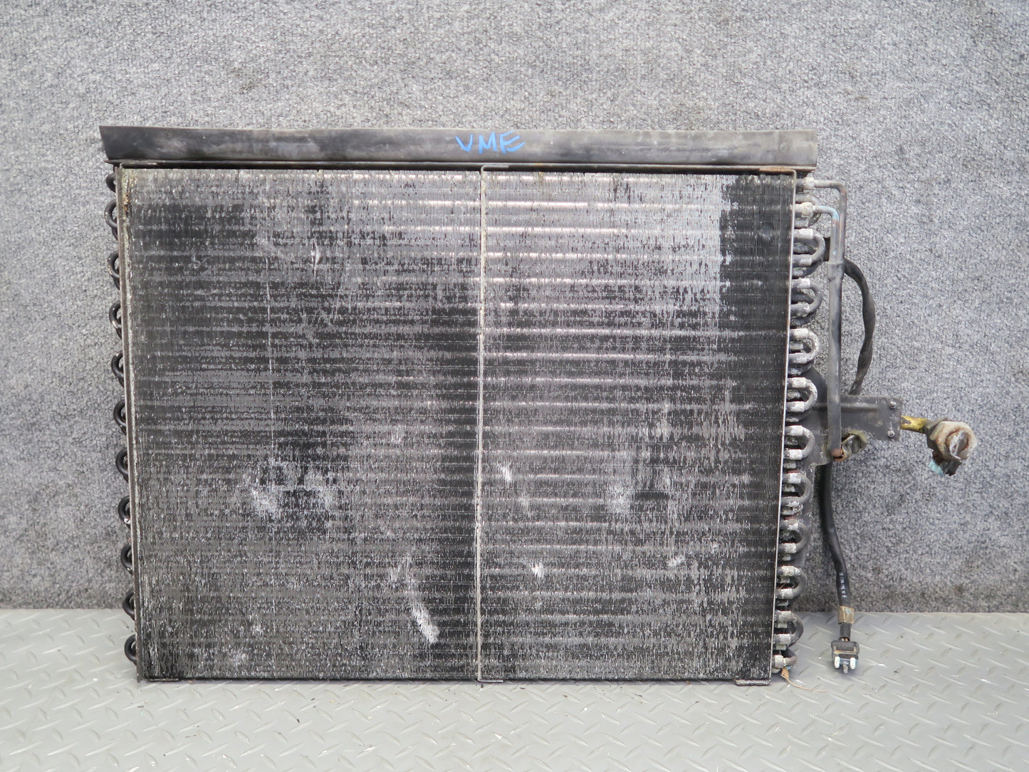 90-93 Mercedes W124 300E A/C Air Condition Condenser w Cooling Fan Shroud OEM