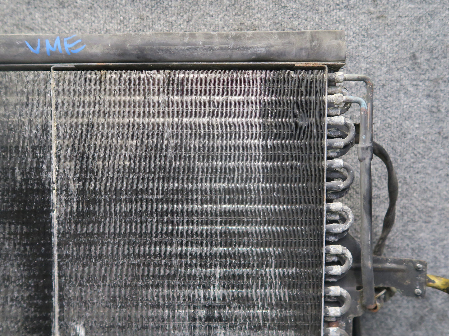 90-93 Mercedes W124 300E A/C Air Condition Condenser w Cooling Fan Shroud OEM