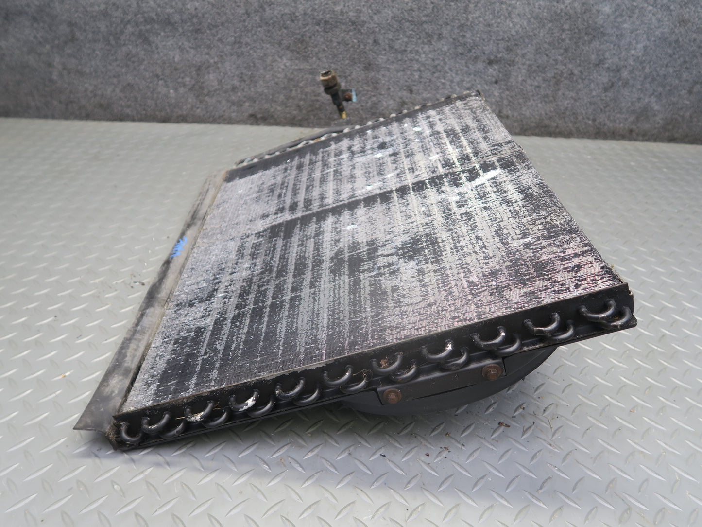 90-93 Mercedes W124 300E A/C Air Condition Condenser w Cooling Fan Shroud OEM
