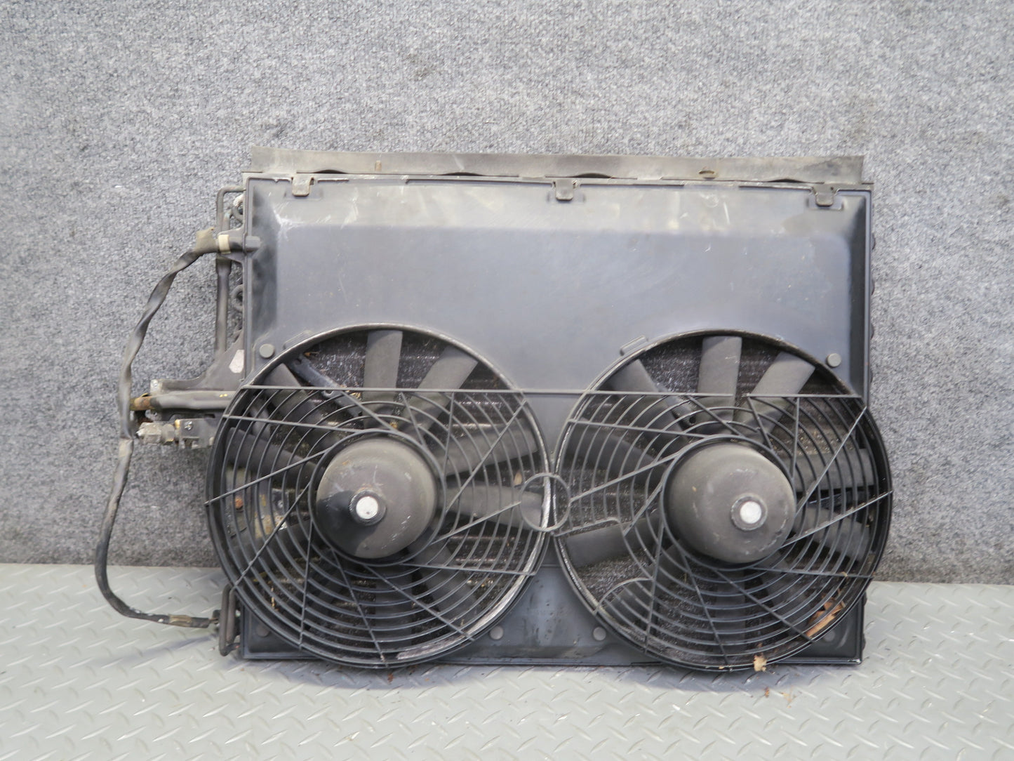 90-93 Mercedes W124 300E A/C Air Condition Condenser w Cooling Fan Shroud OEM