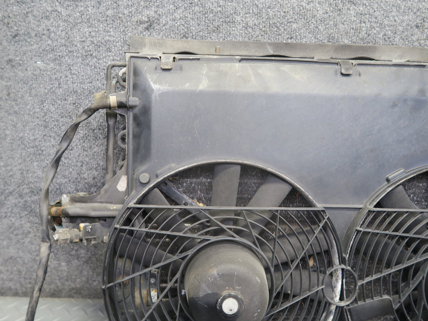 90-93 Mercedes W124 300E A/C Air Condition Condenser w Cooling Fan Shroud OEM