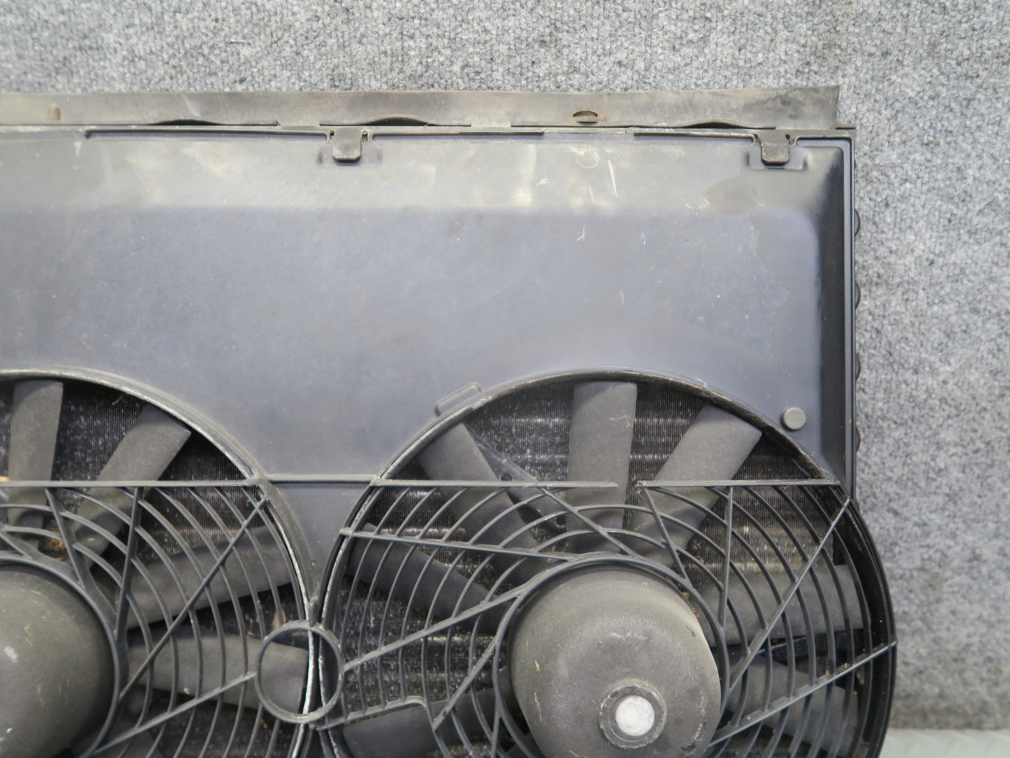 90-93 Mercedes W124 300E A/C Air Condition Condenser w Cooling Fan Shroud OEM