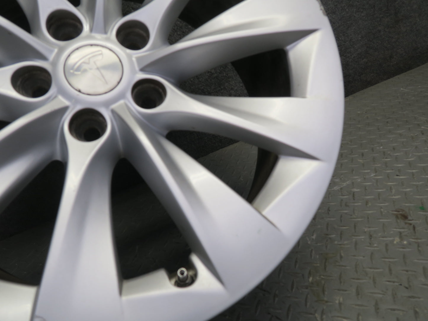 2016-2019 Tesla Model S 75D Alloy R19" Wheel 10 Spoke Rim 19x8J ET40 Silver