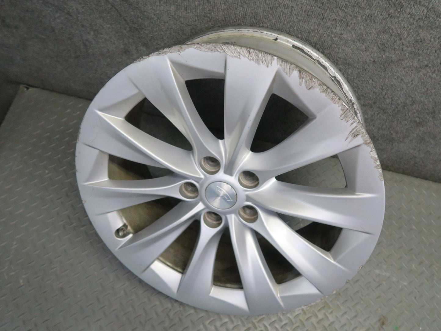 2016-2019 Tesla Model S 75D Alloy R19" Wheel 10 Spoke Rim 19x8J ET40 Silver