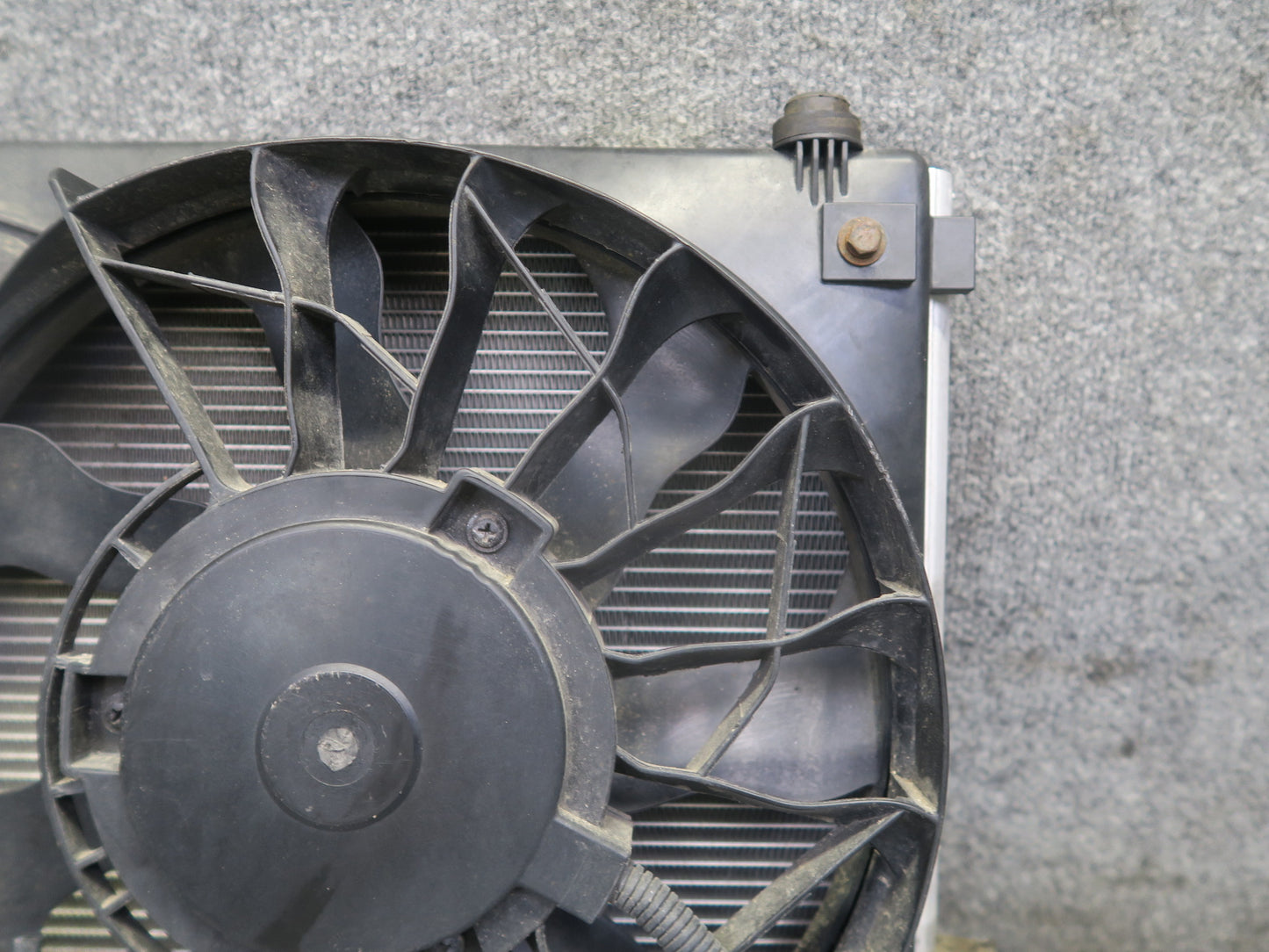 2016-2019 Tesla Model S 75D Front Left Side A/C Condenser W/ Shroud & Fan