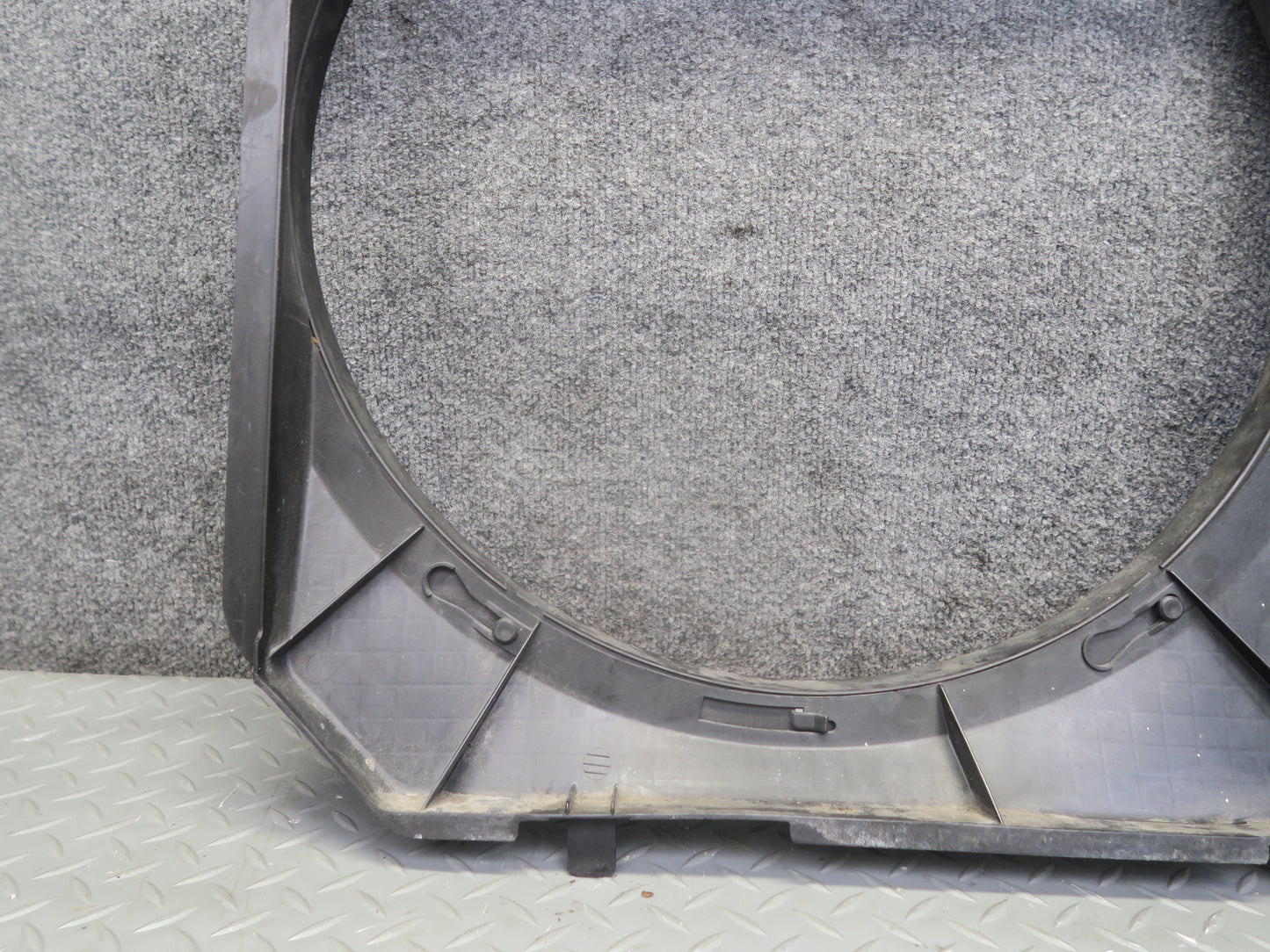 86-93 Mercedes W124 300E Engine Radiator Cooling Fan Shroud 1245000755 OEM