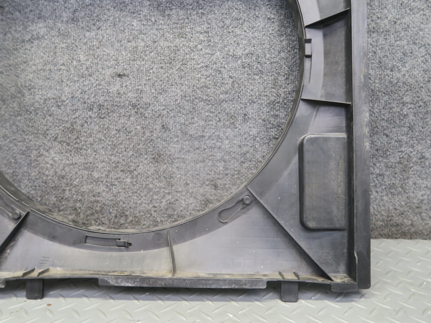 86-93 Mercedes W124 300E Engine Radiator Cooling Fan Shroud 1245000755 OEM