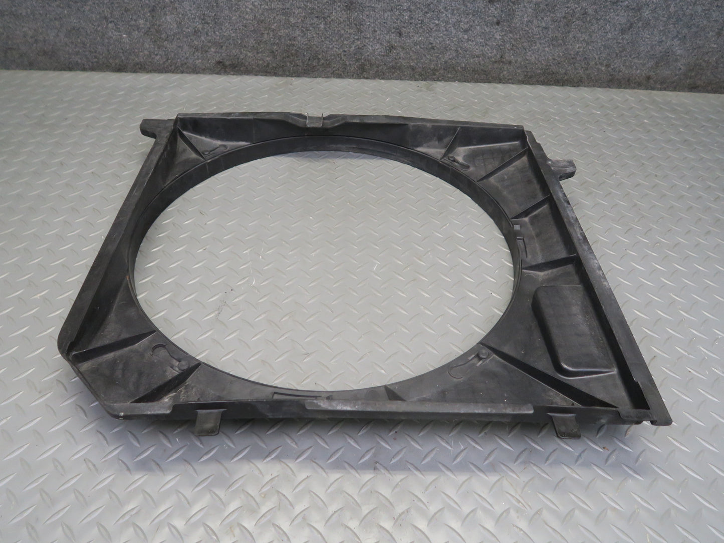 86-93 Mercedes W124 300E Engine Radiator Cooling Fan Shroud 1245000755 OEM