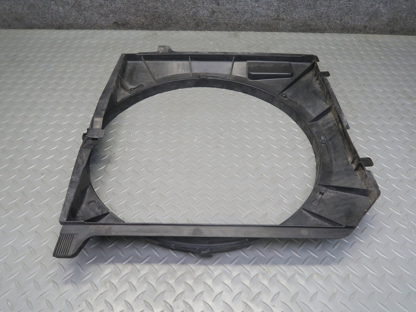 86-93 Mercedes W124 300E Engine Radiator Cooling Fan Shroud 1245000755 OEM