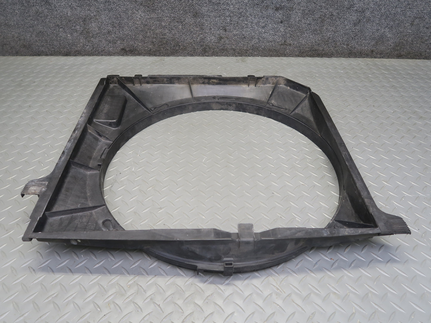 86-93 Mercedes W124 300E Engine Radiator Cooling Fan Shroud 1245000755 OEM