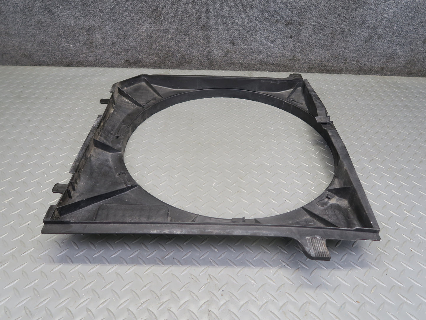 86-93 Mercedes W124 300E Engine Radiator Cooling Fan Shroud 1245000755 OEM