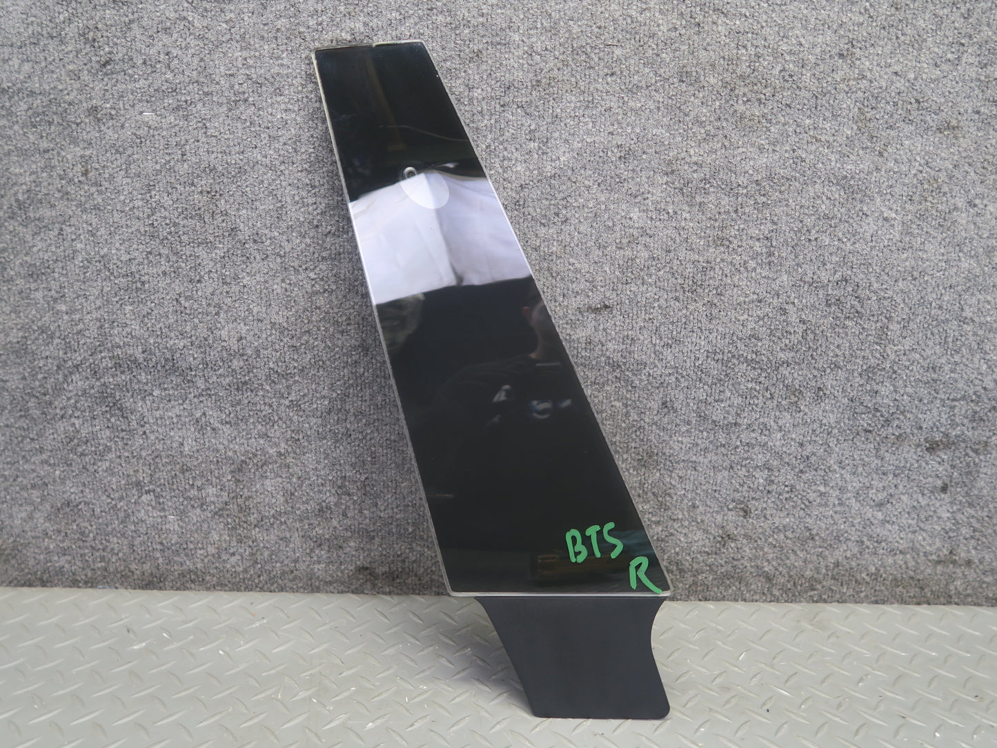 2016-2019 Tesla Model S 75D Right Pass Side B-pillar Glass Applique W/ Camera
