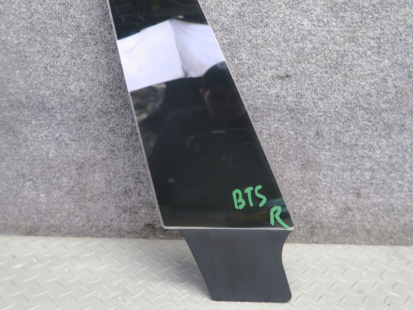 2016-2019 Tesla Model S 75D Right Pass Side B-pillar Glass Applique W/ Camera