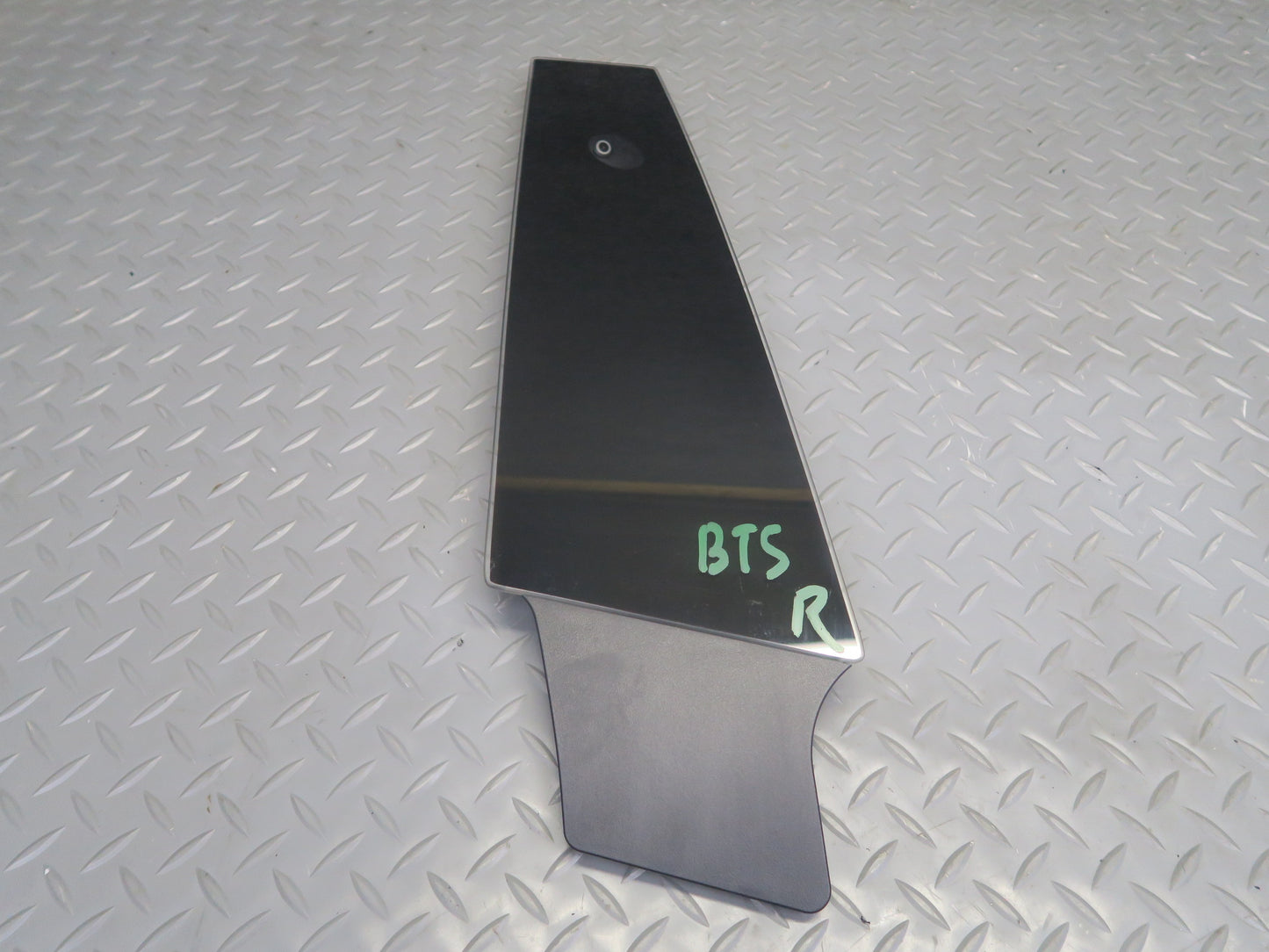 2016-2019 Tesla Model S 75D Right Pass Side B-pillar Glass Applique W/ Camera