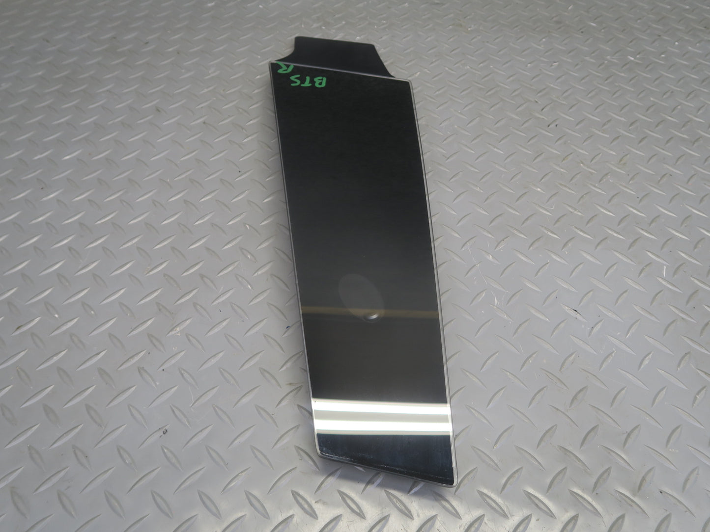 2016-2019 Tesla Model S 75D Right Pass Side B-pillar Glass Applique W/ Camera