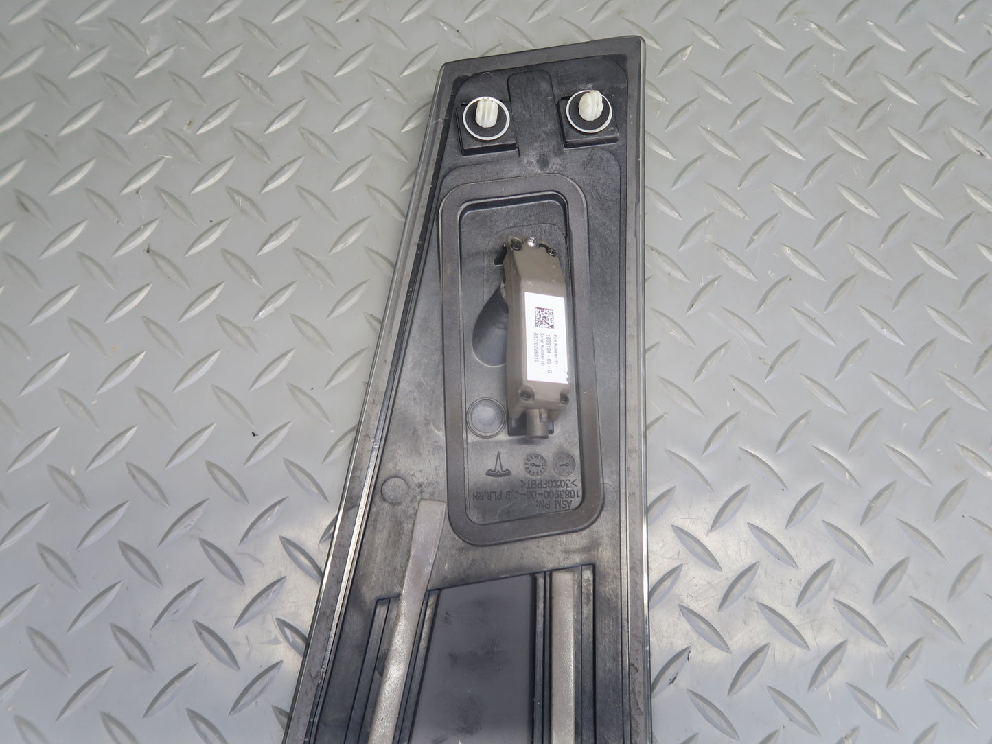 2016-2019 Tesla Model S 75D Right Pass Side B-pillar Glass Applique W/ Camera