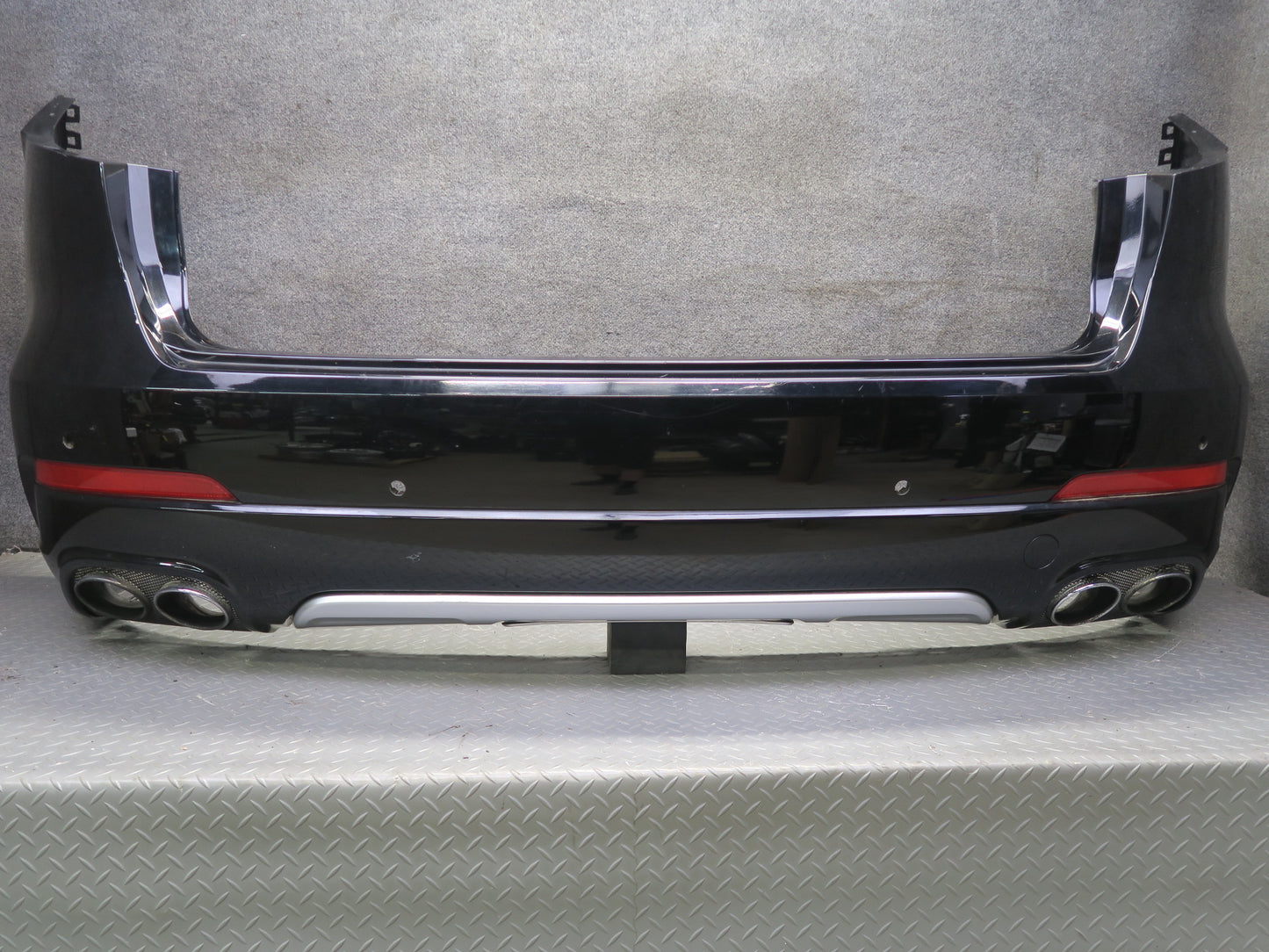 2017-2020 Maserati Levante M161 Rear Bumper Cover NO PDC Sensors Nero Black