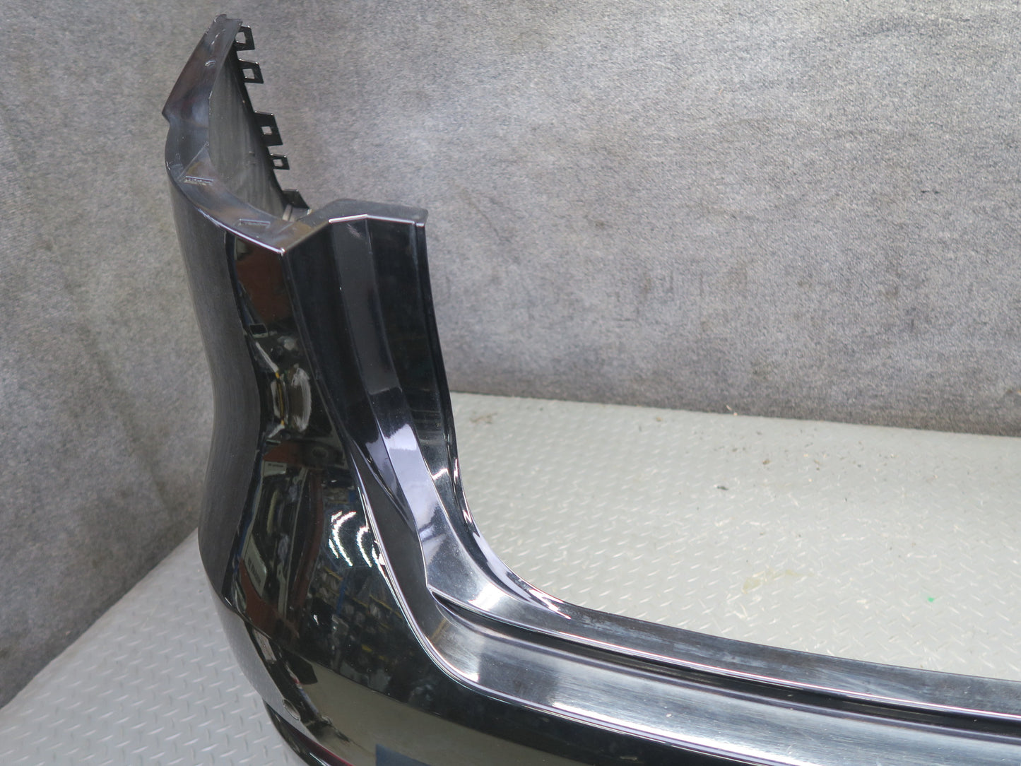 2017-2020 Maserati Levante M161 Rear Bumper Cover NO PDC Sensors Nero Black