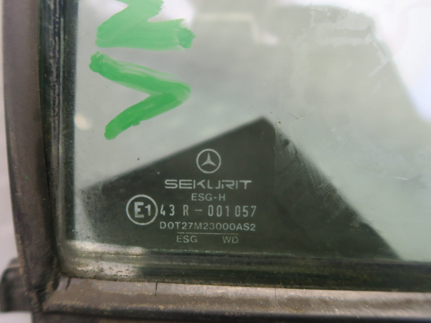 1990 Mercedes W124 300E Rear Left Door Quarter Glass Window OEM