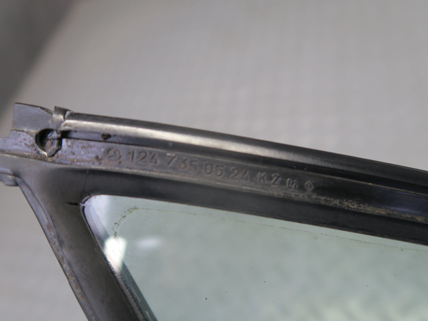 1990 Mercedes W124 300E Rear Left Door Quarter Glass Window OEM