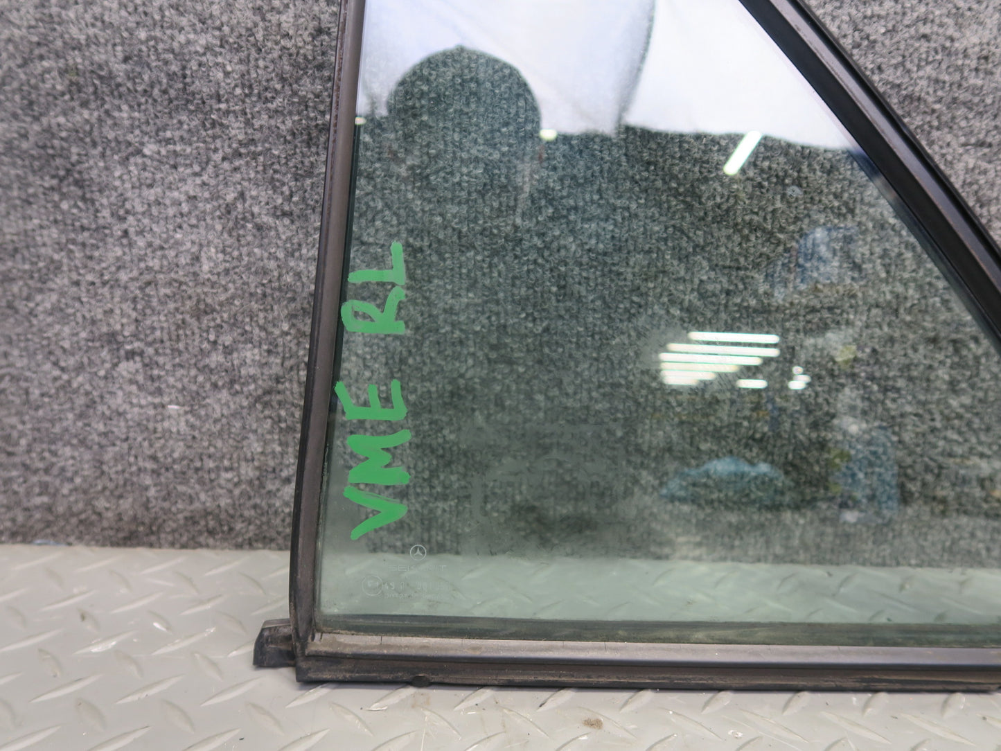 1990 Mercedes W124 300E Rear Left Door Quarter Glass Window OEM