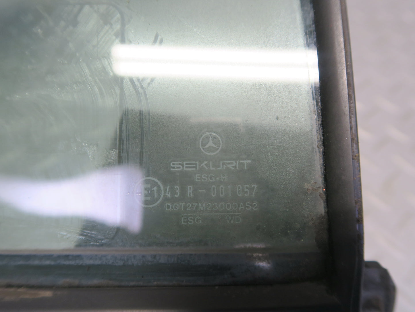 1990 Mercedes W124 300E Rear Right Door Quarter Glass Window OEM