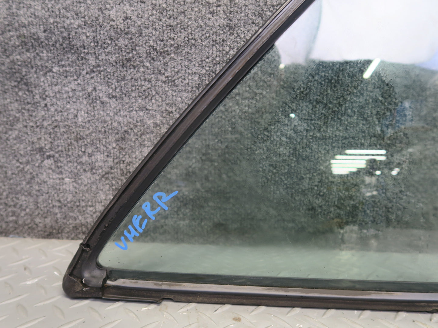 1990 Mercedes W124 300E Rear Right Door Quarter Glass Window OEM
