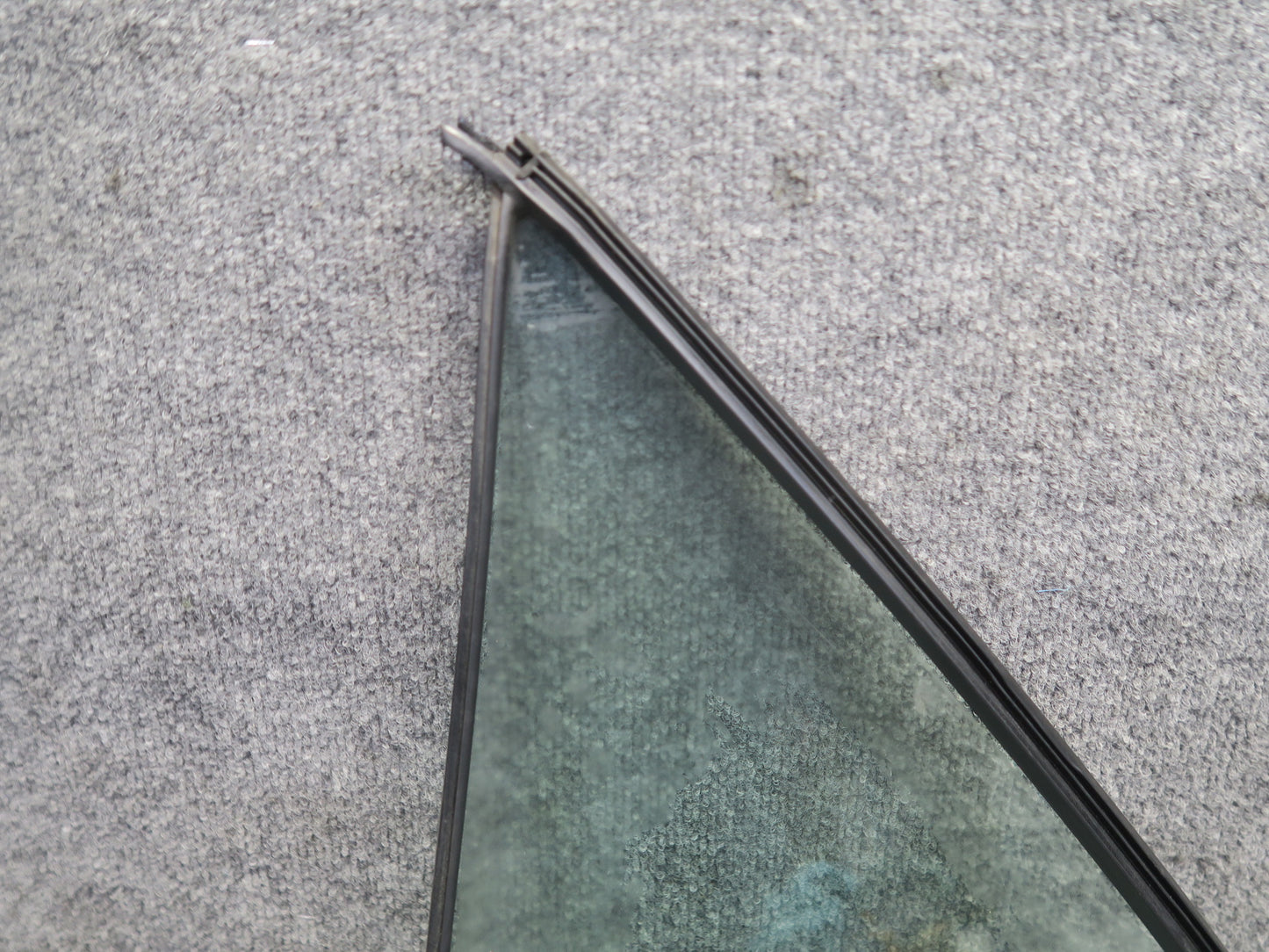 1990 Mercedes W124 300E Rear Right Door Quarter Glass Window OEM