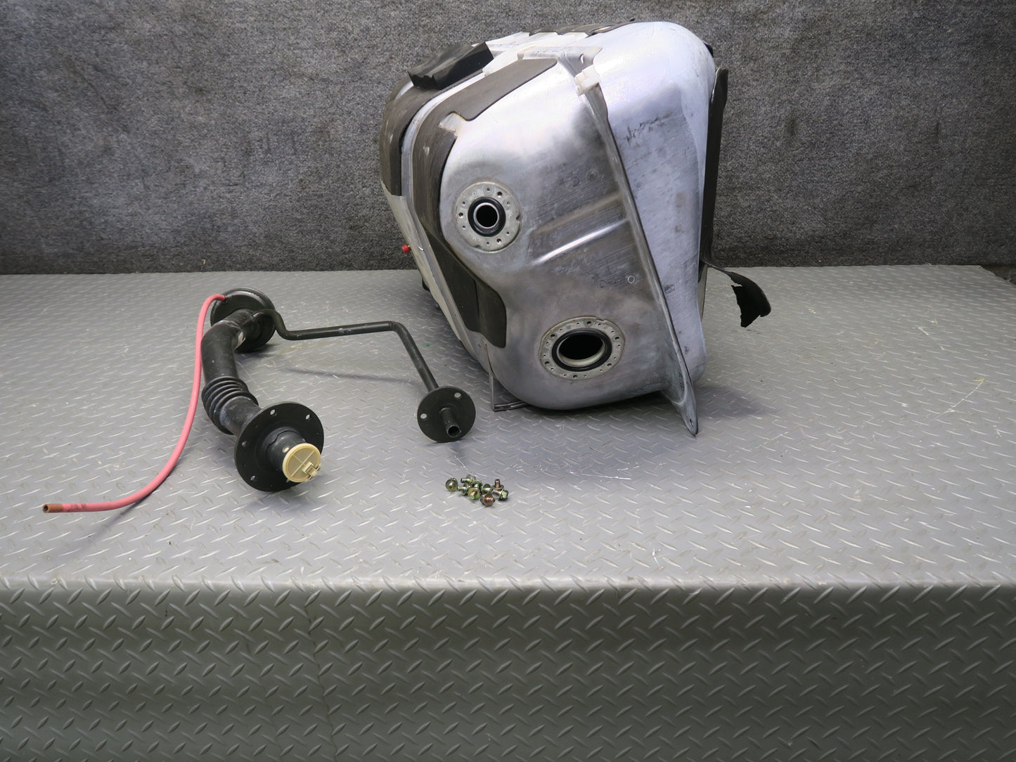 95-97 Nissan Gloria HY33 3.0L Fuel Gas Tank w Filler Neck Set 60K Miles OEM