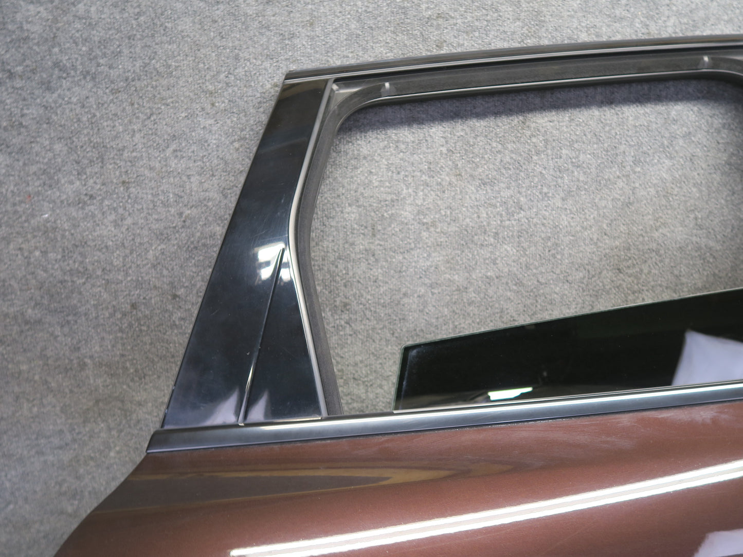 2011-2018 Porsche Cayenne 958 Rear Right Door Shell Panel w Glass Mahagony