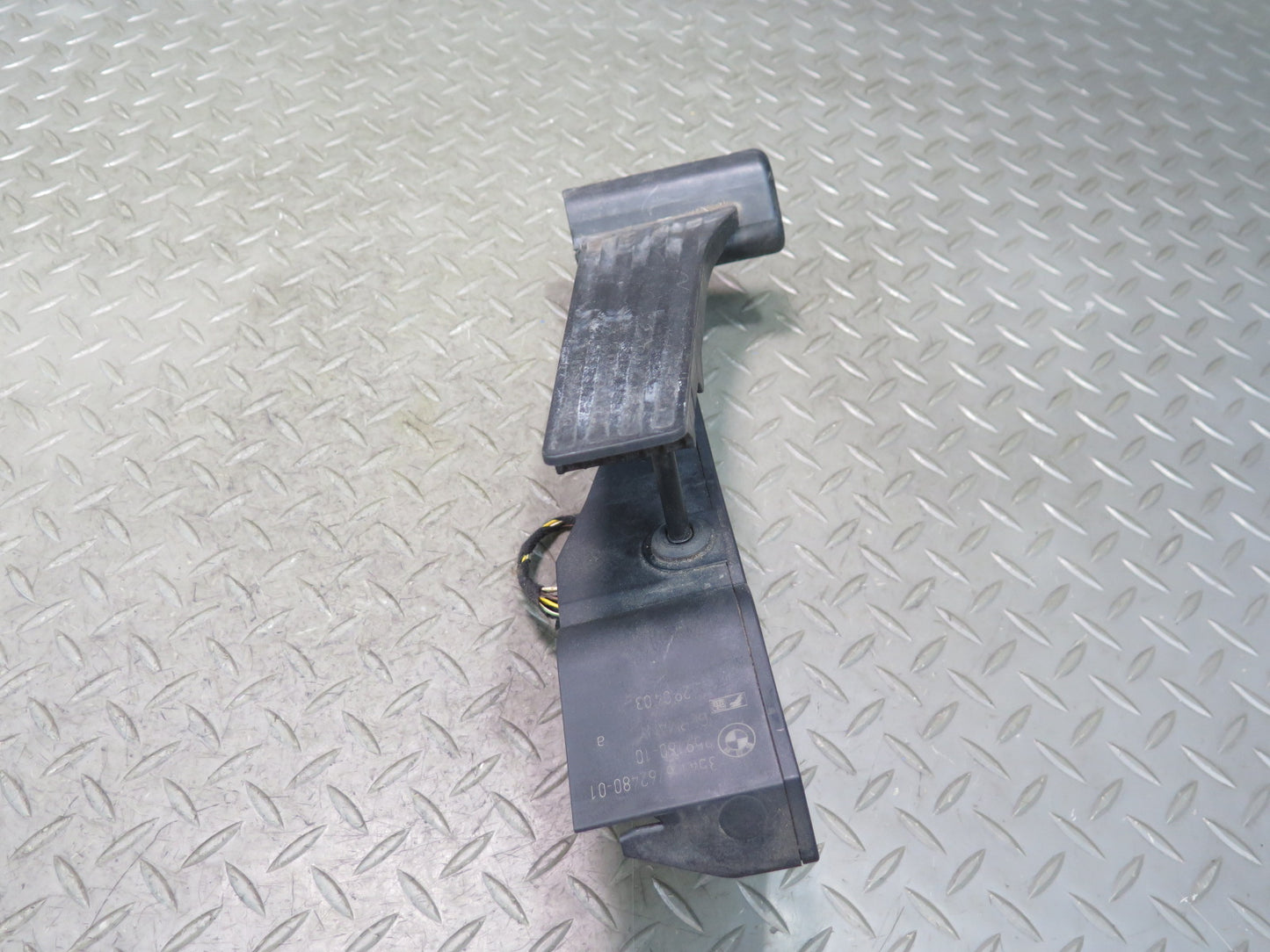 02-03 BMW E39 540ia A/T M-sport Foot Rest Panel & Acceleration Pedal Set OEM