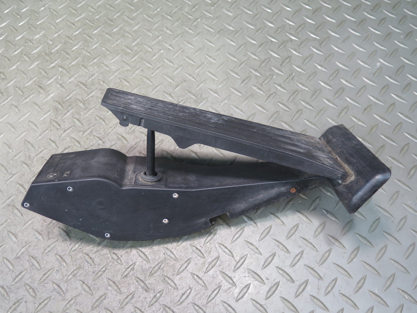 02-03 BMW E39 540ia A/T M-sport Foot Rest Panel & Acceleration Pedal Set OEM