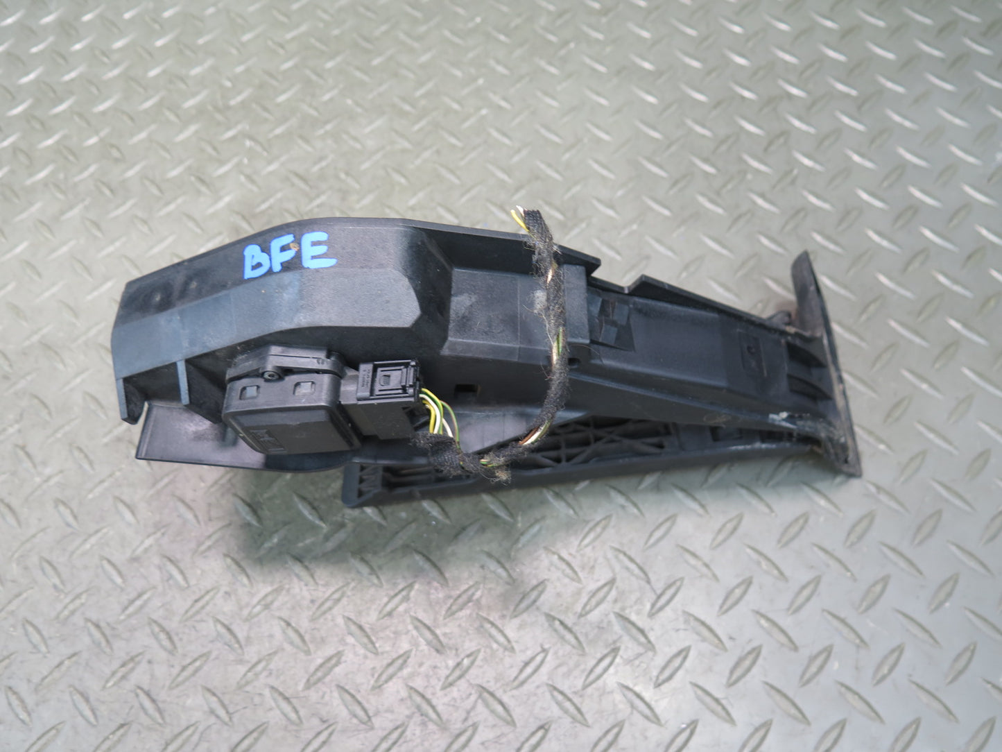 02-03 BMW E39 540ia A/T M-sport Foot Rest Panel & Acceleration Pedal Set OEM