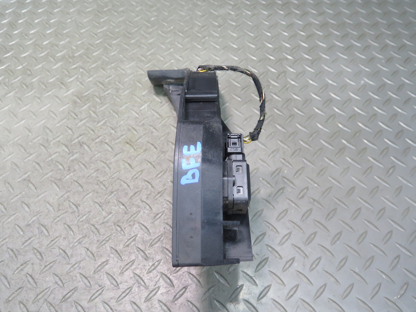 02-03 BMW E39 540ia A/T M-sport Foot Rest Panel & Acceleration Pedal Set OEM