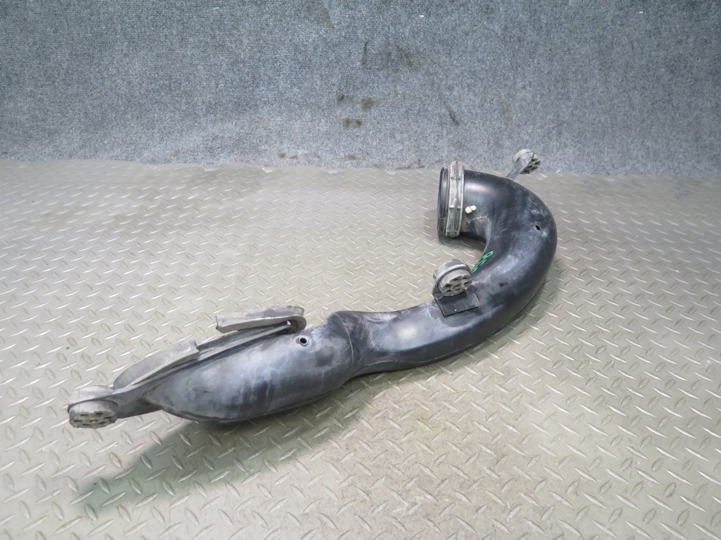 97-03 BMW E39 540ia 4.4L M62  Air Filter Box Intake Air Duct 1437631 OEM