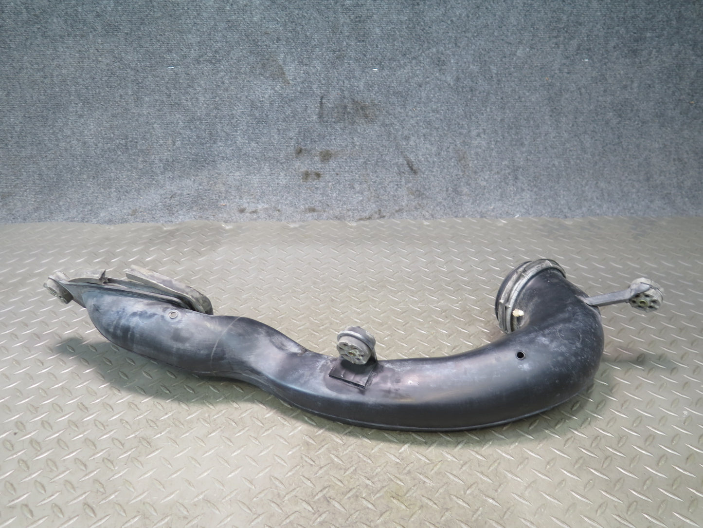 97-03 BMW E39 540ia 4.4L M62  Air Filter Box Intake Air Duct 1437631 OEM