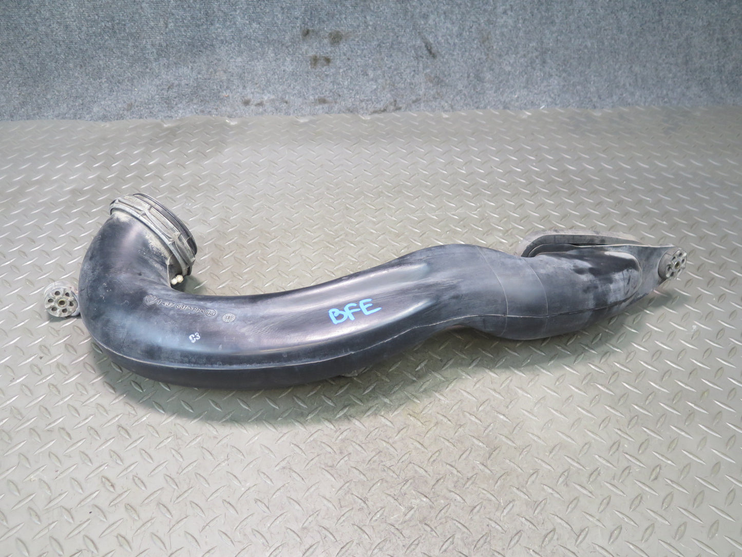97-03 BMW E39 540ia 4.4L M62  Air Filter Box Intake Air Duct 1437631 OEM