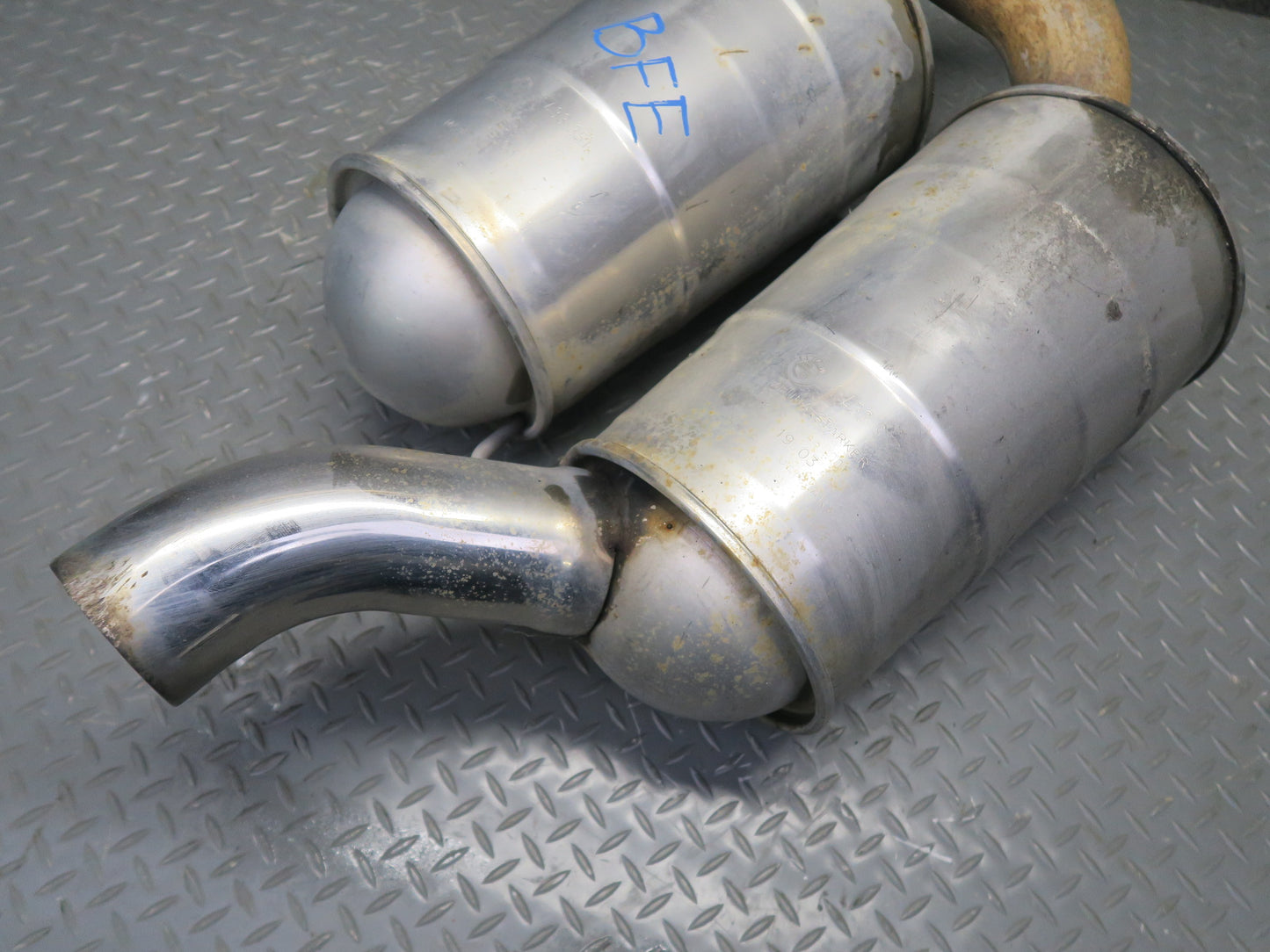 02-03 BMW E39 540i 4.4L M62 Sedan Rear Exhaust Muffler Zeuna Starker 1433351 OEM