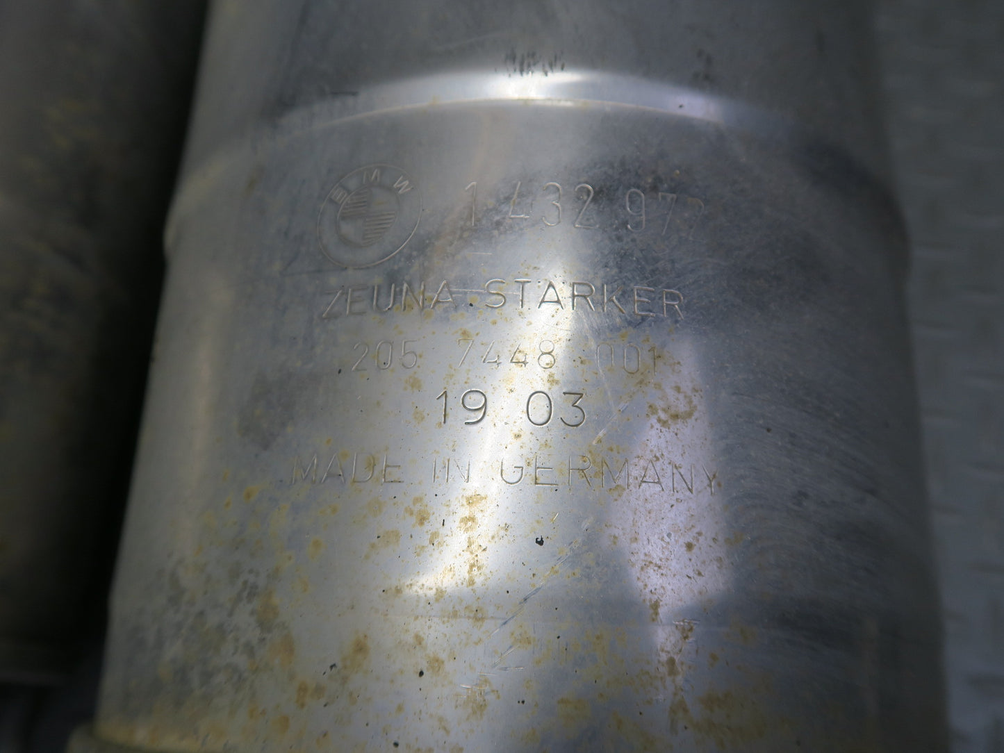 02-03 BMW E39 540i 4.4L M62 Sedan Rear Exhaust Muffler Zeuna Starker 1433351 OEM