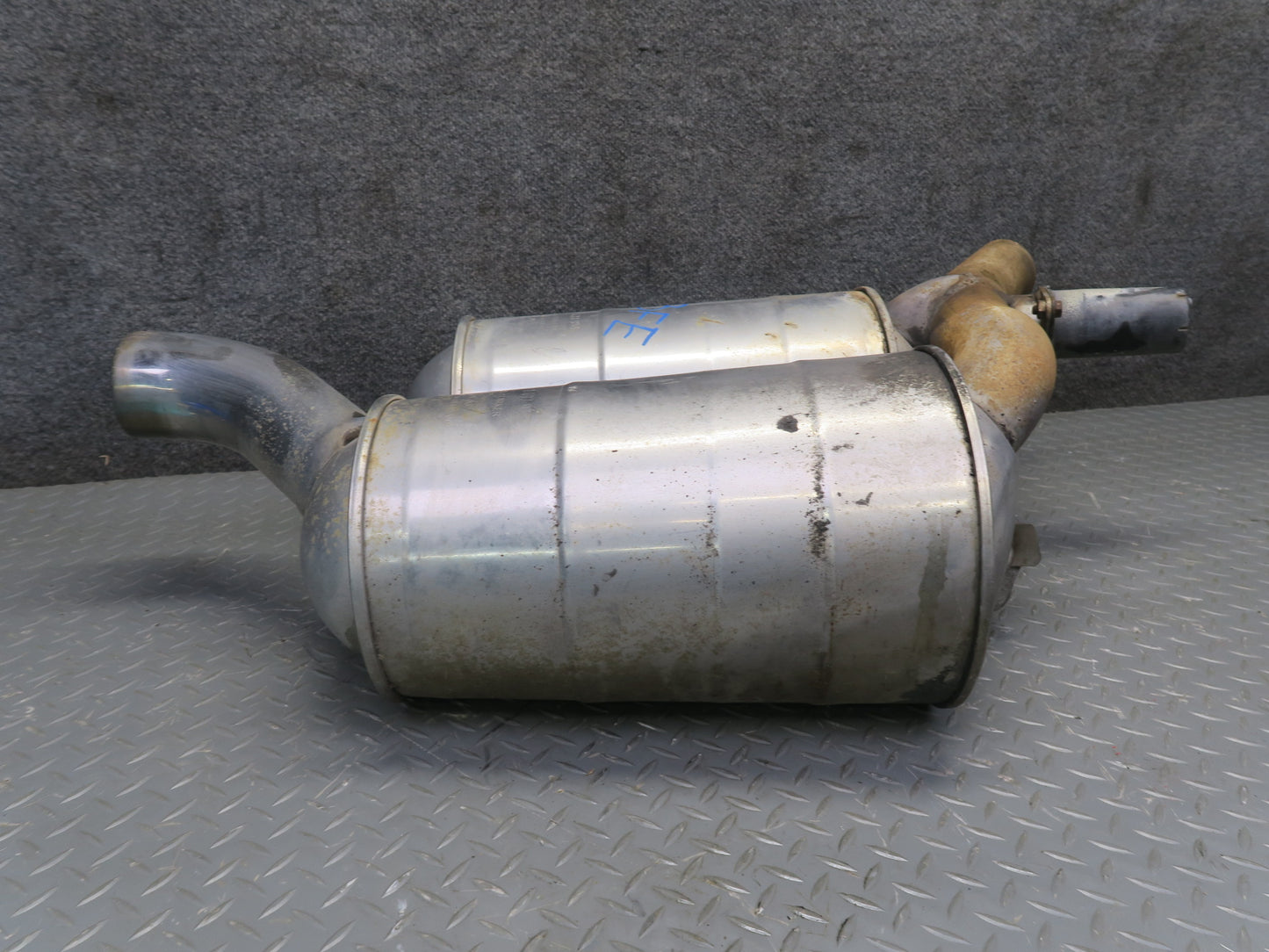 02-03 BMW E39 540i 4.4L M62 Sedan Rear Exhaust Muffler Zeuna Starker 1433351 OEM