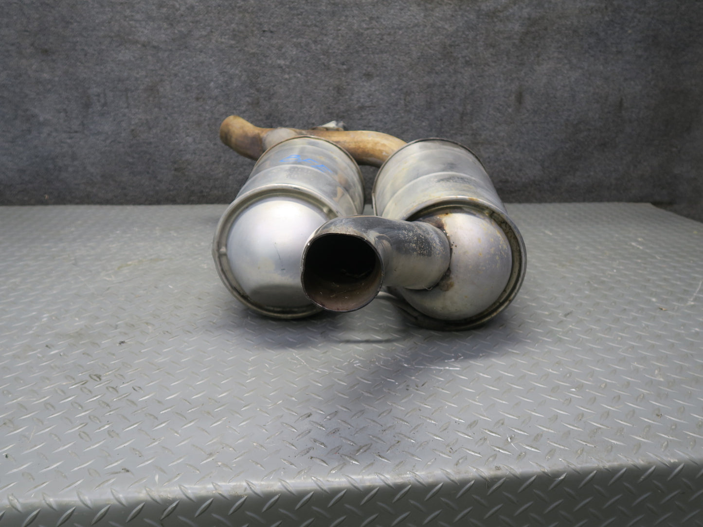 02-03 BMW E39 540i 4.4L M62 Sedan Rear Exhaust Muffler Zeuna Starker 1433351 OEM