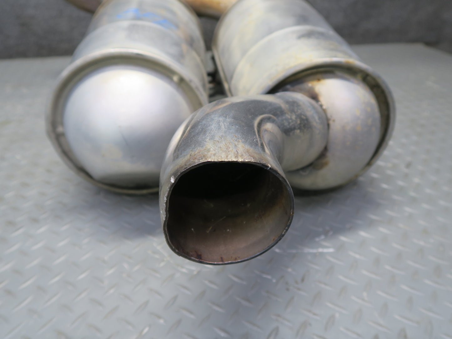 02-03 BMW E39 540i 4.4L M62 Sedan Rear Exhaust Muffler Zeuna Starker 1433351 OEM