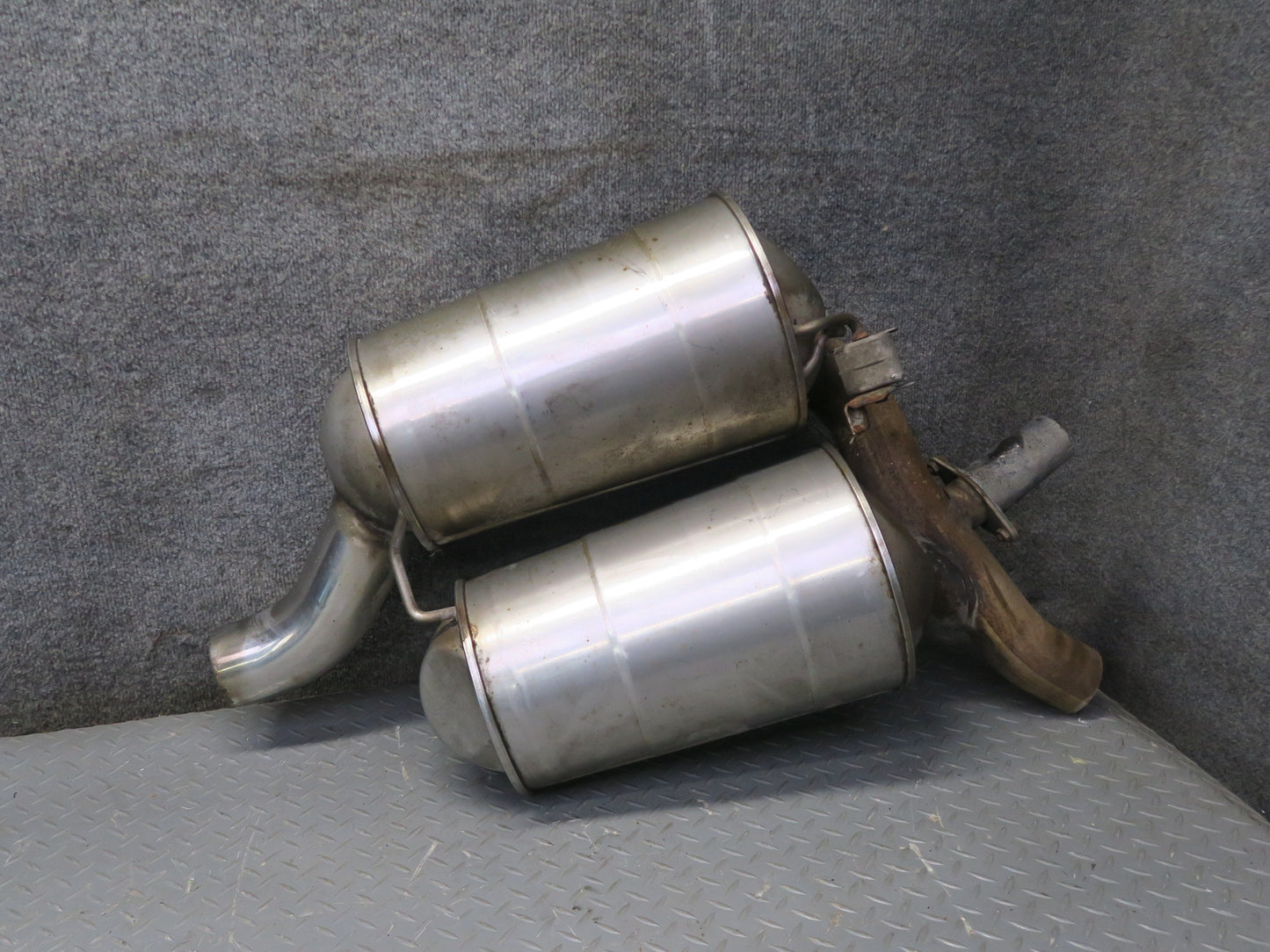 02-03 BMW E39 540i 4.4L M62 Sedan Rear Exhaust Muffler Zeuna Starker 1433351 OEM