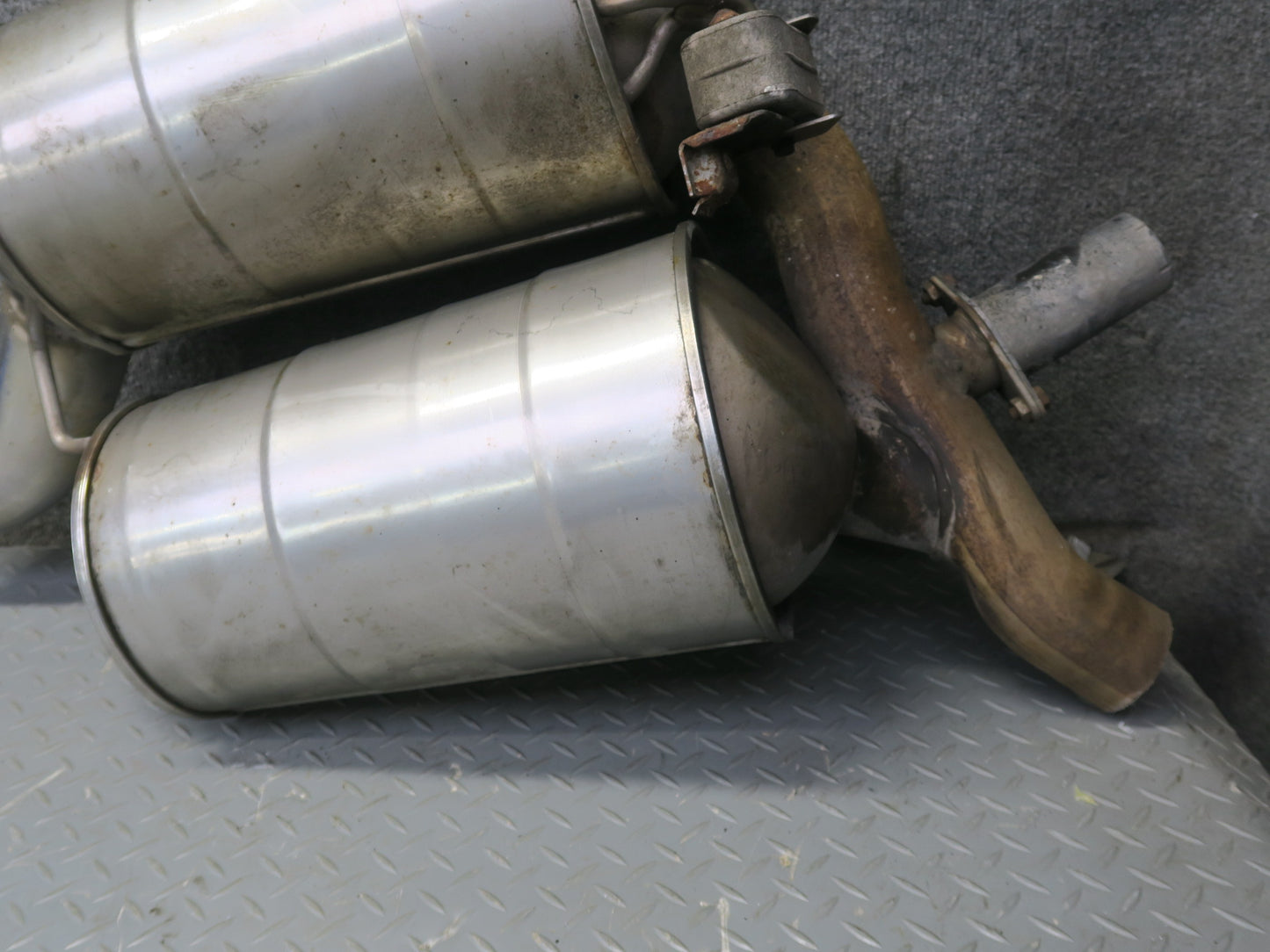 02-03 BMW E39 540i 4.4L M62 Sedan Rear Exhaust Muffler Zeuna Starker 1433351 OEM