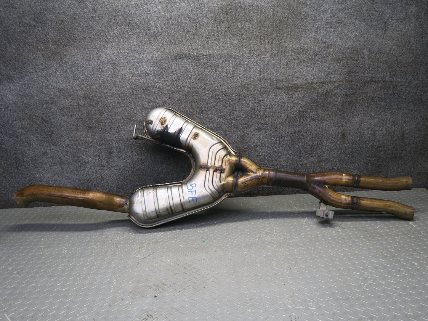 99-03 BMW E39 540ia 4.4L M62 Center Exhaust Muffler Boysen 1440155 OEM