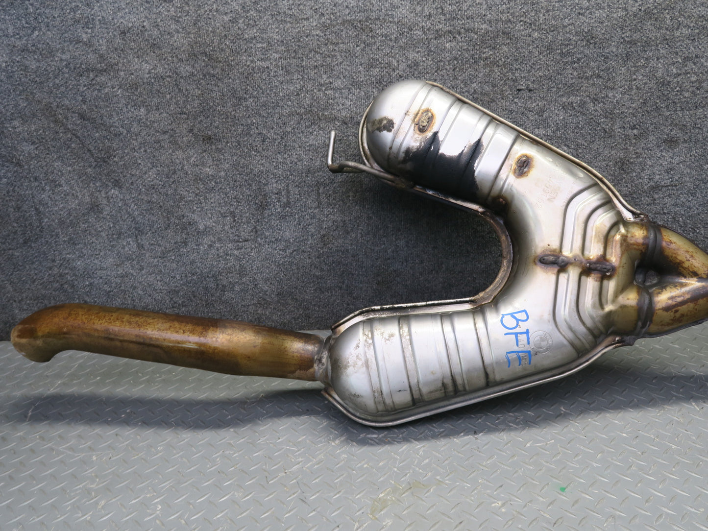 99-03 BMW E39 540ia 4.4L M62 Center Exhaust Muffler Boysen 1440155 OEM