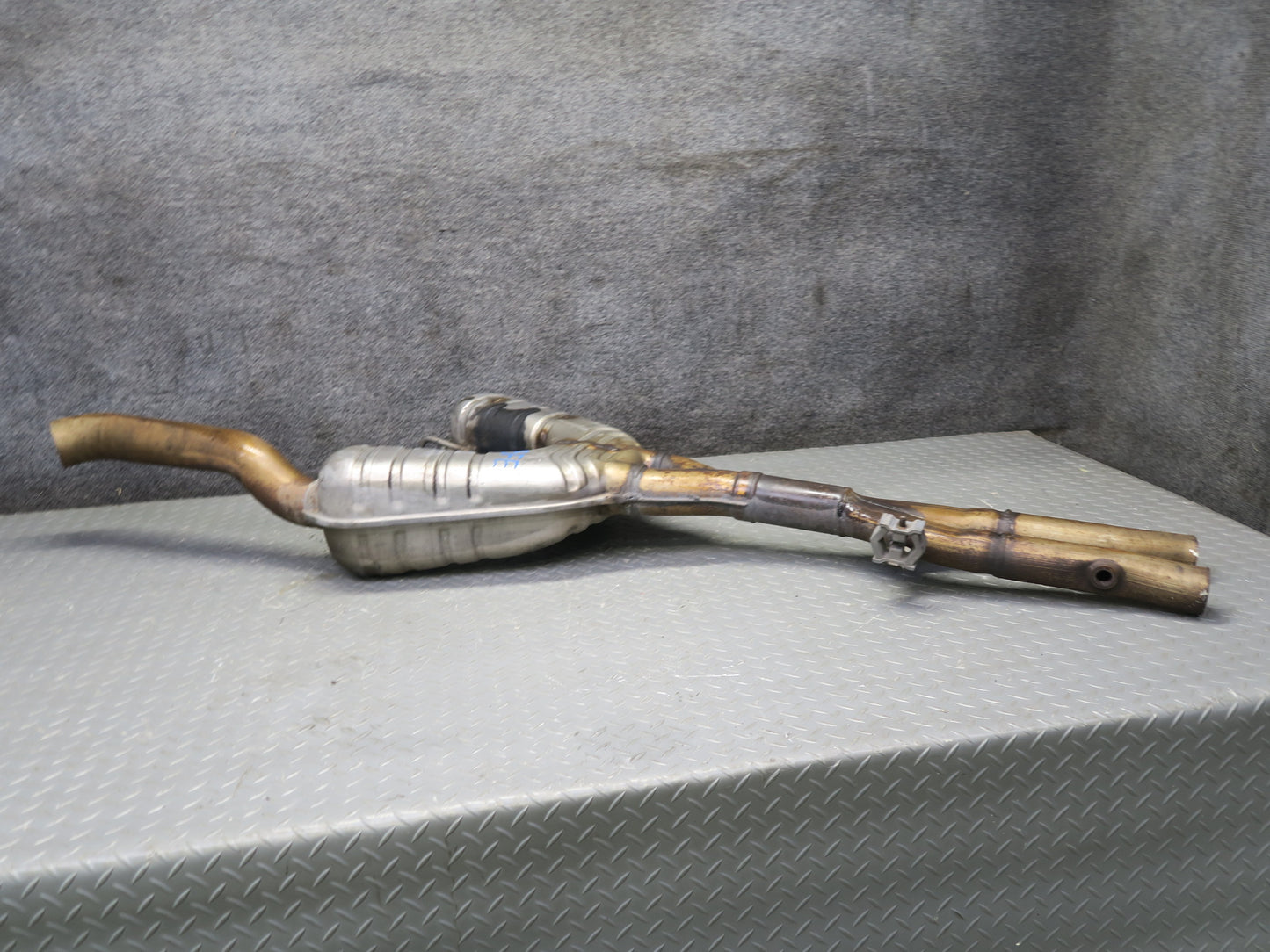 99-03 BMW E39 540ia 4.4L M62 Center Exhaust Muffler Boysen 1440155 OEM