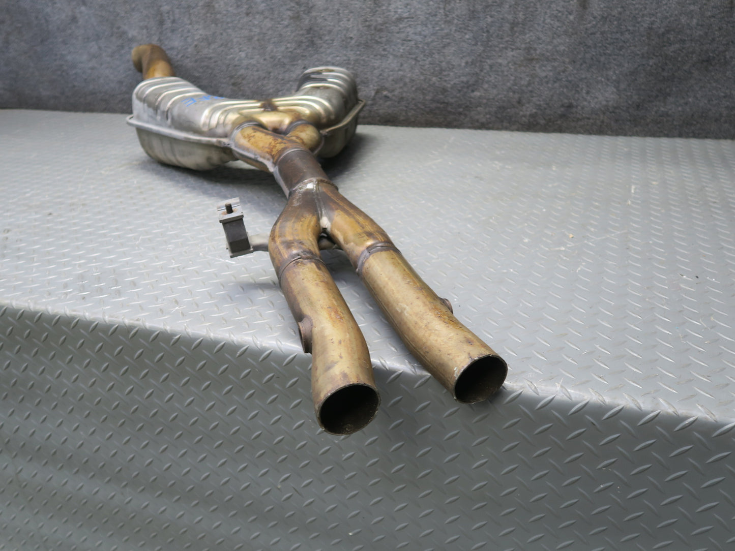 99-03 BMW E39 540ia 4.4L M62 Center Exhaust Muffler Boysen 1440155 OEM