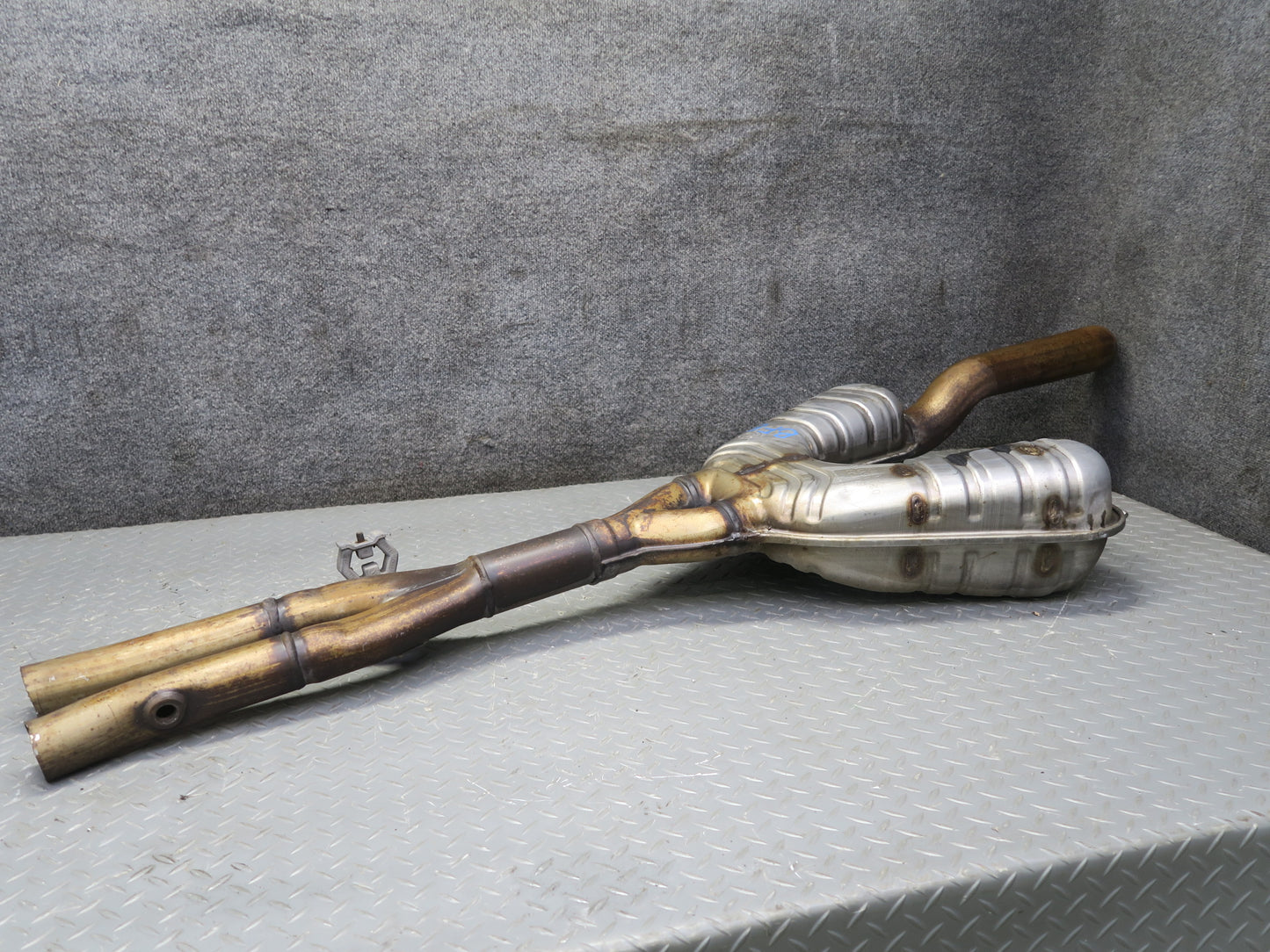 99-03 BMW E39 540ia 4.4L M62 Center Exhaust Muffler Boysen 1440155 OEM
