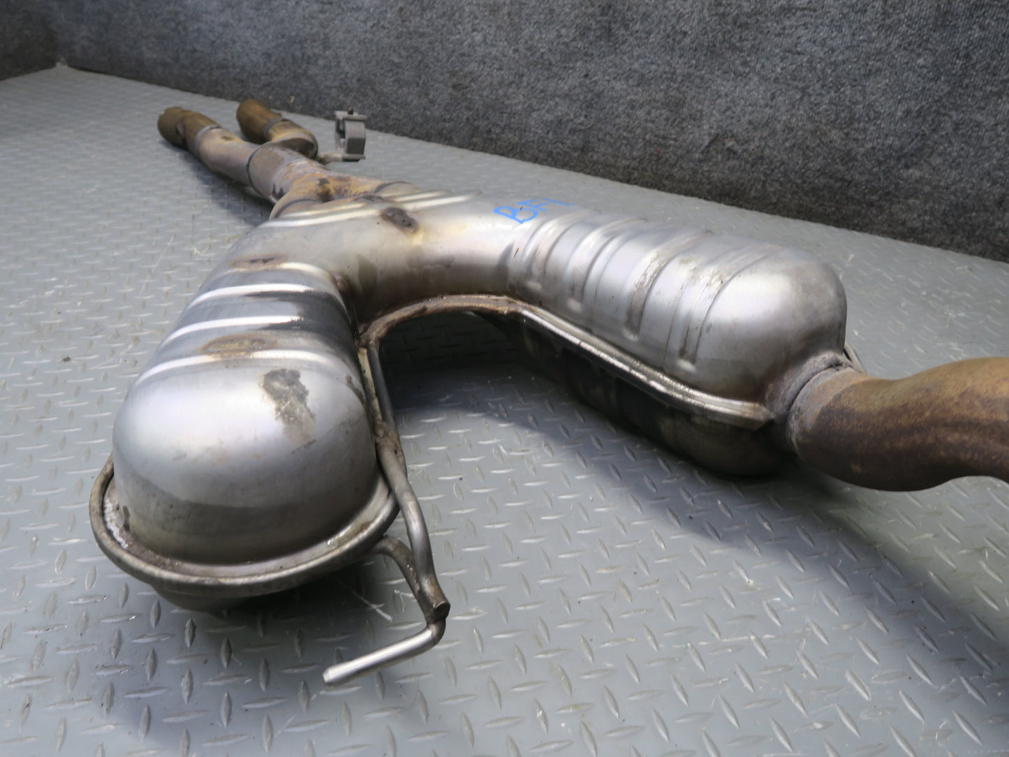 99-03 BMW E39 540ia 4.4L M62 Center Exhaust Muffler Boysen 1440155 OEM